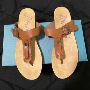 Womens brown Blowfish sandals, size 8